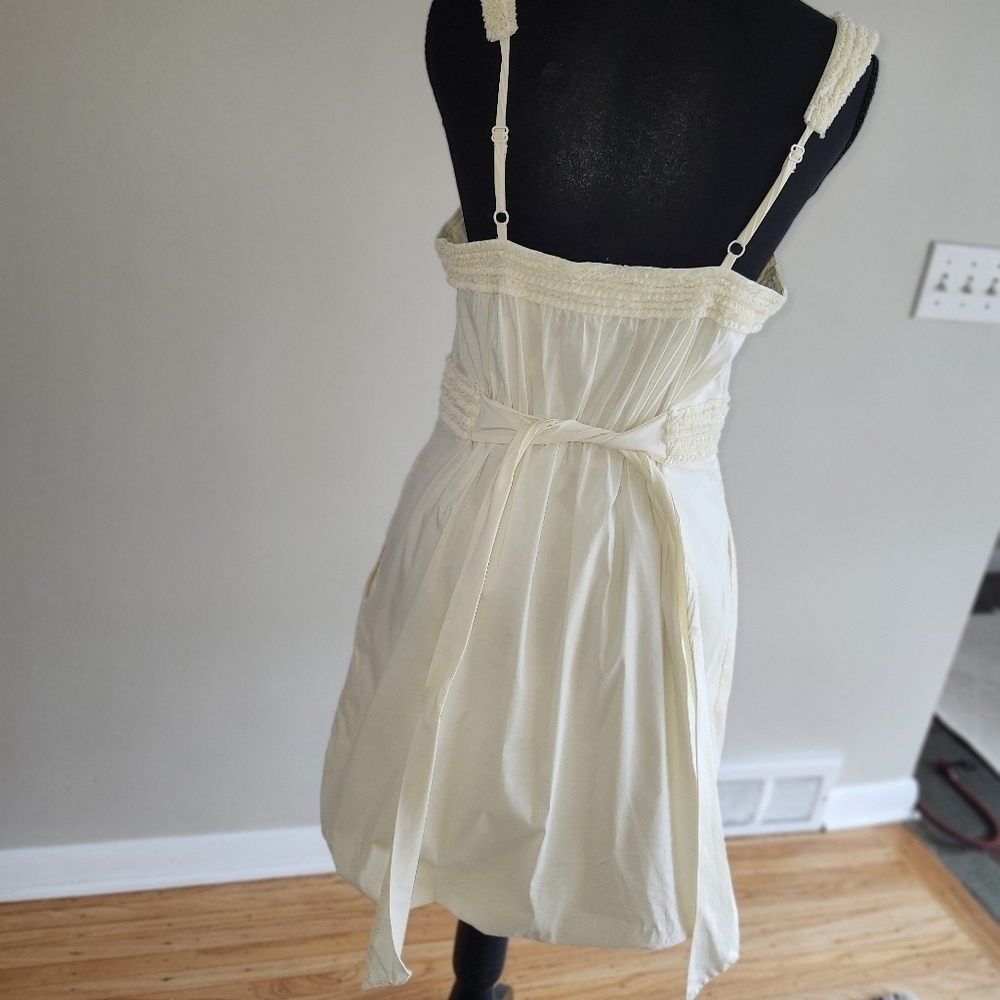 BCBG Cream Sleeveless Dress with Balloon style hem/botton - Picture 2 of 3
